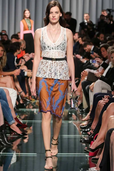 Look 13